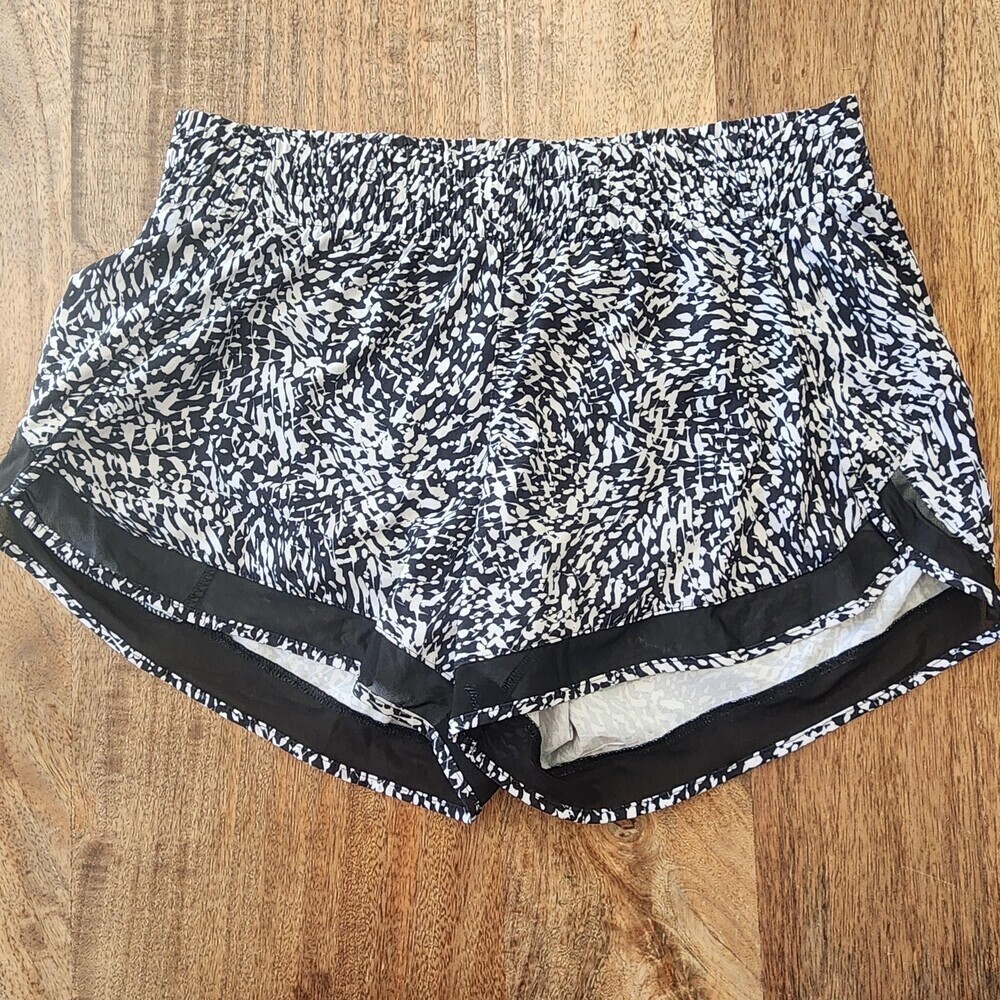 Athleta Shorts Womens Medium Black White Spotted Mesh Racer Run 4 Inseam Lined
